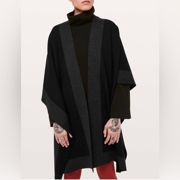 Lululemon Bundle Up Wrap - Picture 4 of 6